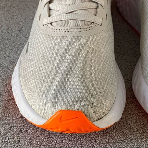 Nike Shoes Womens 9.5 White Revolution 5 Running Athletic Sneakers BQ3207-007 - Picture 4 of 11